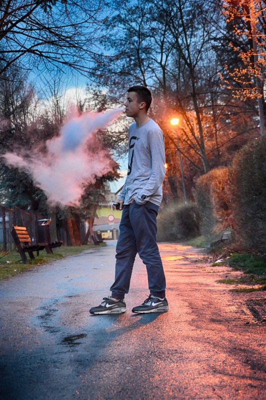 boutique-LA BASTIDE-min_man_boy_vape_ecigarette_vaping_smoking_ecig_vapor-635340